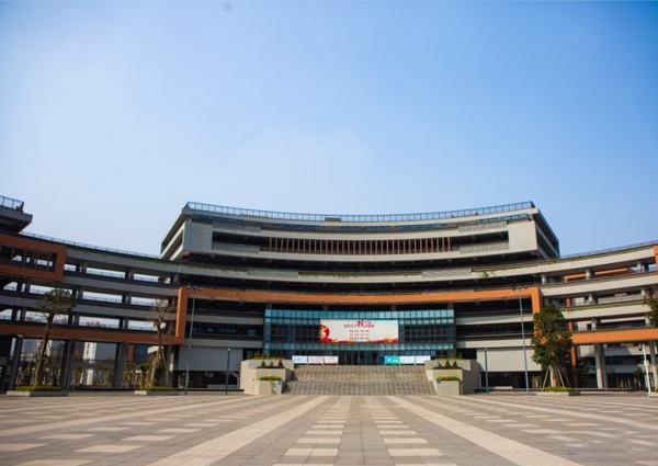 【MAX】垃圾分类桶进驻广州市校园