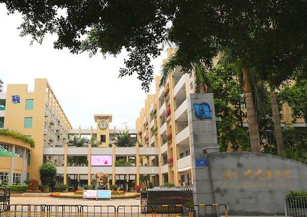 麦斯环保祝贺深圳市学校分类垃圾箱交付使用！