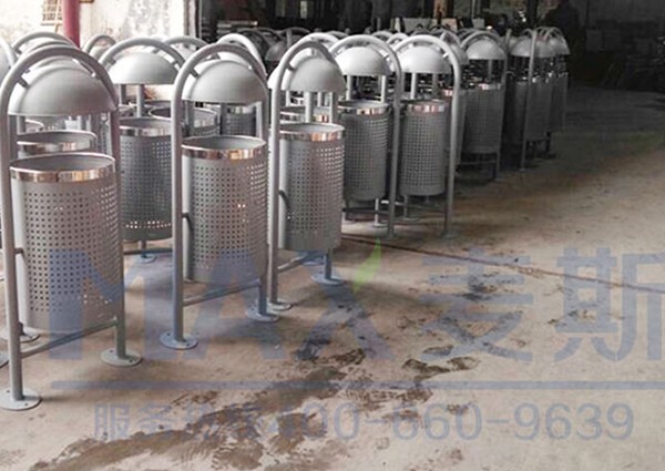 卢森堡客户定制垃圾桶顺利出产！