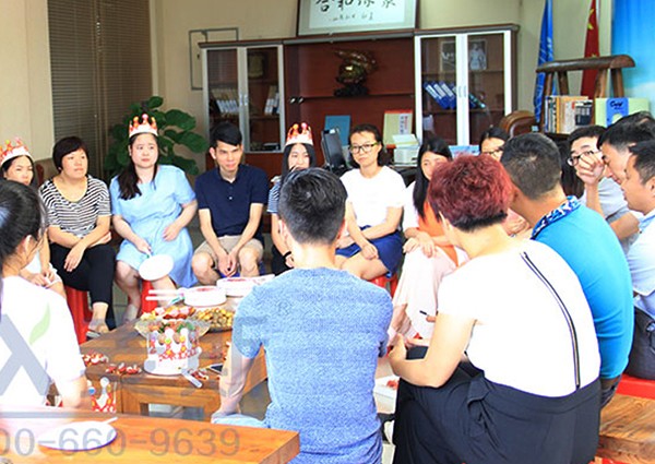 【垃圾桶定制品牌】麦斯第二季度生日会暨首届生活座谈会胜利举办！